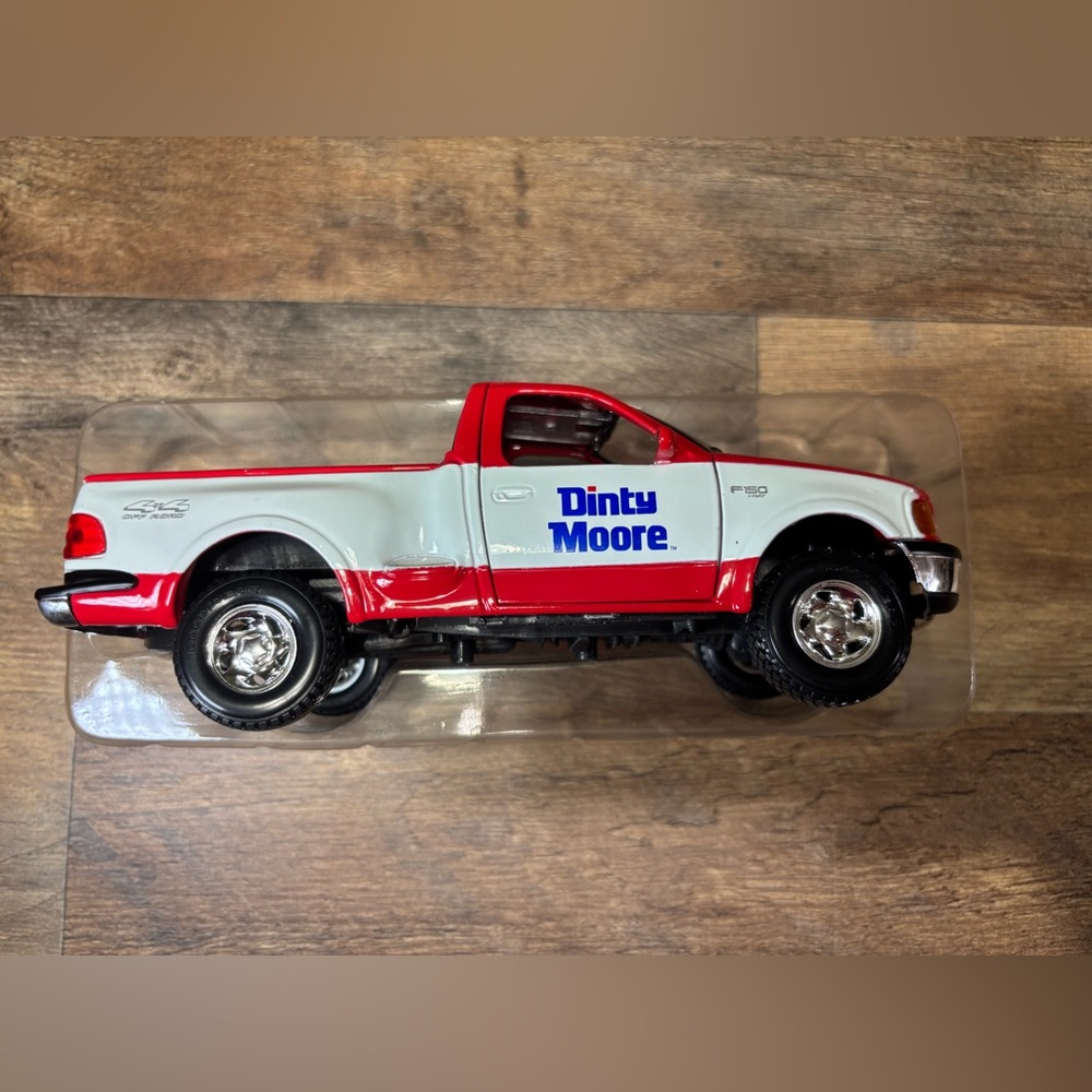 Vintage Dinty Moore metal Collector Toy Truck 1997 1:26 Ford F-150 Moving Parts